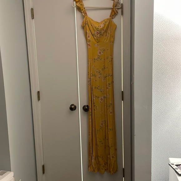 Maxi yellow dress
